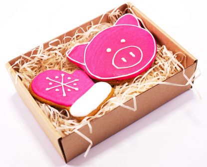 Новогодний набор имбирных пряников Свинка №2 + Варежка малая, в коробке