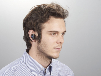 Наушники Bluetooth® беспроводные с зарядным чехлом, пример использования
