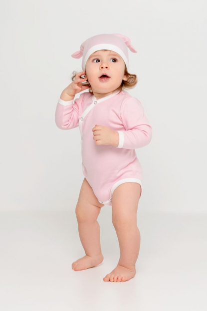Шапочка детская Baby Prime, розовая с молочно-белым, пример использования