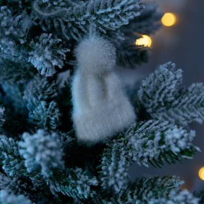 Подвеска на елку Вьюжка, шапочка, белая