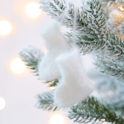 Подвеска на елку Вьюжка, носочки, белая