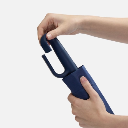 Зонт складной Skymate с УФ-защитой и ручкой-карабином, темно-синий