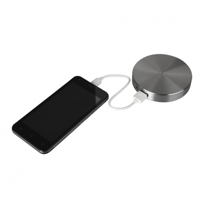 Универсальное зарядное устройство UFO (6000mAh), серое, пример использования