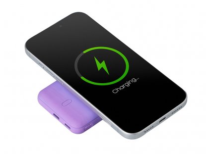 Беспроводное зарядное устройство с возможностью изготовления корпуса с градиентом