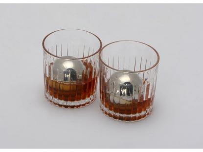 Набор охлаждающих шаров для виски Whiskey balls, пример использования