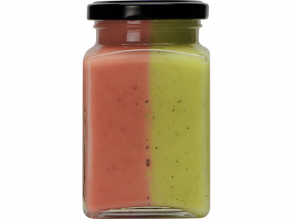 Медовое суфле Дуэт с клубникой и мятой, вид сбоку