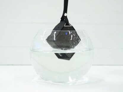 Водоустойчивая портативная аудиоколонка Aquatic, пример работы