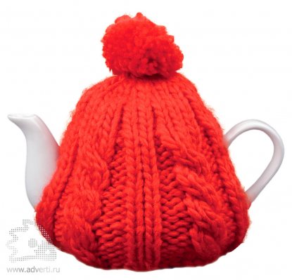 Чайник в теплой вязаной шапочке, красной