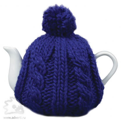Чайник в теплой вязаной шапочке, синей