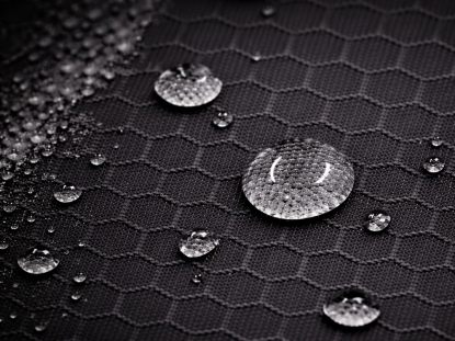 Сумка-слинг Nomad на одно плечо из переработанного пластика, черная