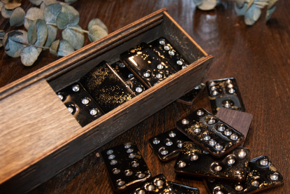 Домино в пенале WIN-WIN, чёрное с золотом
