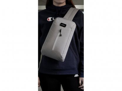 Сумка-слинг Nomad на одно плечо из переработанного пластика, серая