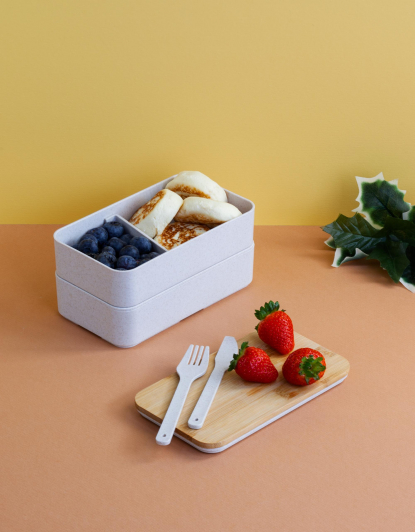 Контейнер для ланча Natural с приборами, пример использования