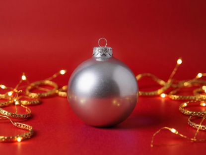 Стеклянный елочный шар Frozi, серебристый