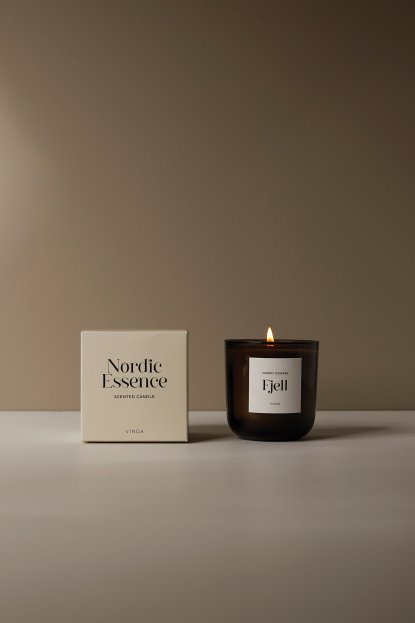 Большая ароматическая свеча VINGA Nordic Essence в стекле, кремовая