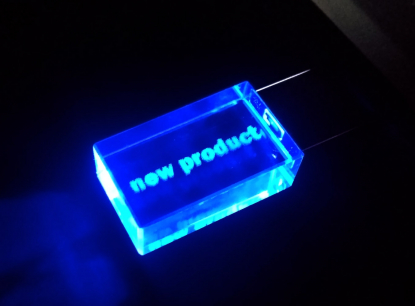 Флеш-накопитель прямоугольной формы под гравировку 3D логотипа, синий, с нанесением