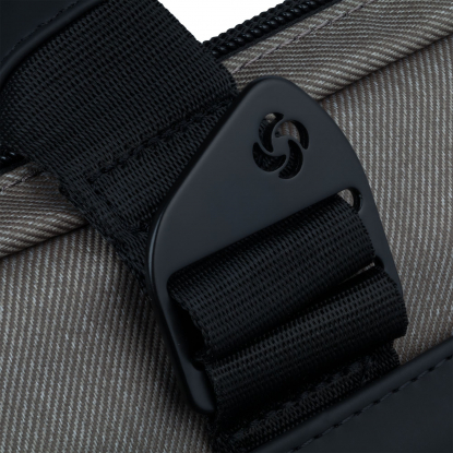 Сумка для ноутбука Cityvibe 2.0 S, лейбл на регуляторе ремешка