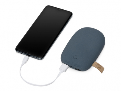 Внешний аккумулятор в форме камня Stone, 7800 mAh, темно-серый, пример использования