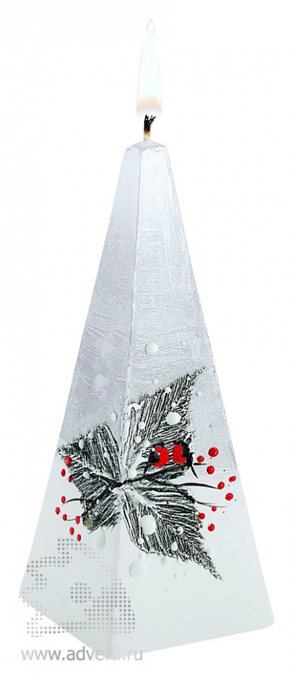 Свеча ручной работы Снегири в лесу, в форме пирамиды
