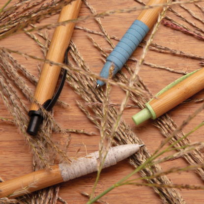 Ручка из бамбука и пшеничной соломы, весь спектр цветов