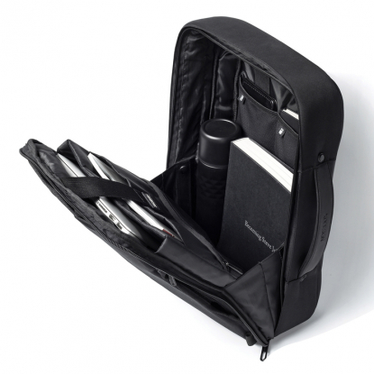 Сумка-рюкзак Bobby Bizz с защитой от карманников, черная, пример использования