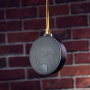 Портативная bluetooth-колонка STRAP, черная, в интерьере